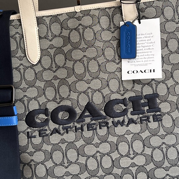 C9159 - Coach League Tote in Signature Jacquard - Picture 2 of 14